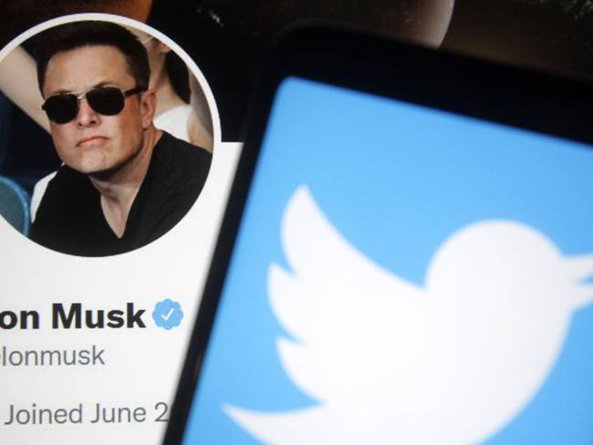 Musk suspende compra de Twitter; acciones se desploman