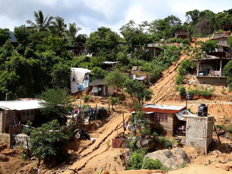 Anuncia AMLO programa para regularizar escrituras de viviendas en Acapulco
