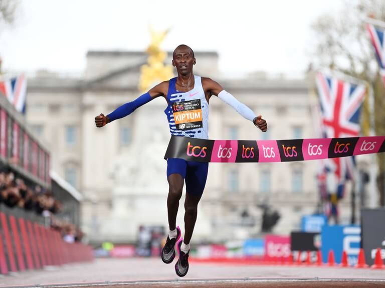 Fallece Kelvin Kiptum, atleta keniano maratonista y campeón de un récord mundial 