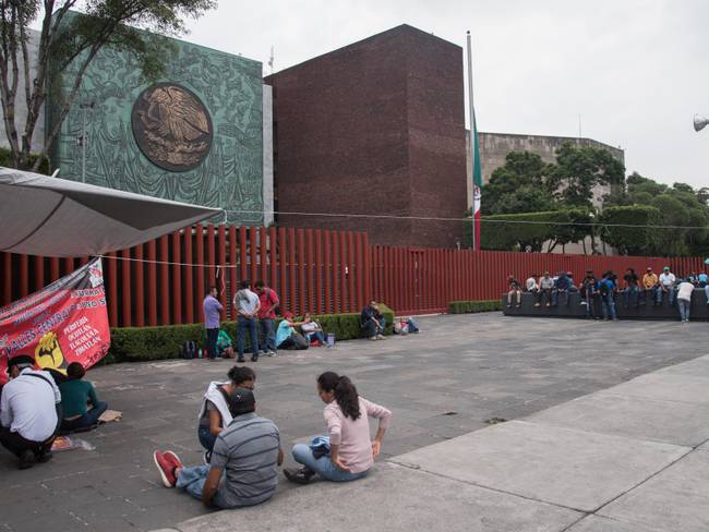 Tras 7 horas de bloqueo, la CNTE levanta plantón frente a San Lázaro