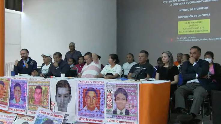 Familiares del caso Ayotzinapa se retiran de reunión con la SEGOB