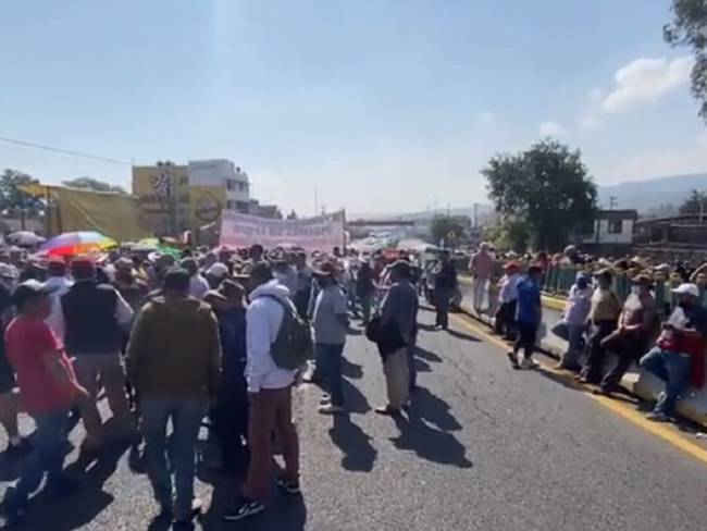 Comuneros protestan contra tala ilegal, cierran la México-Cuernavaca