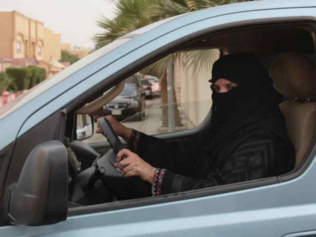 Mujeres en Arabia Saudí ya podrán conducir