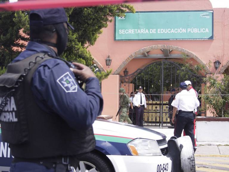 Suspenden clases en varias escuelas de Pachuca por fuga de combustible