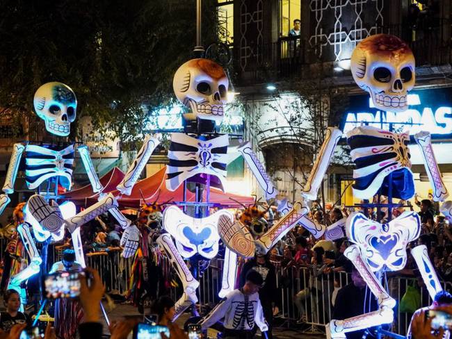 Desfile de Día de Muertos toma las calles de la CDMX