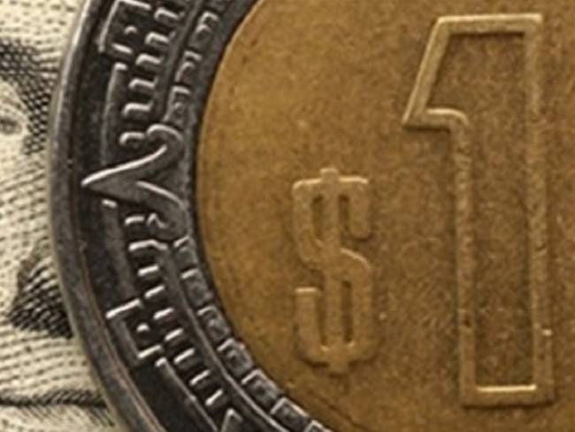 Llega peso mexicano a las 16.88 unidades por dólar