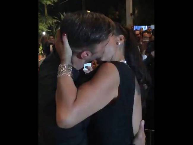 Mujere paga 90 mil dólares por besar a Ricky Martin