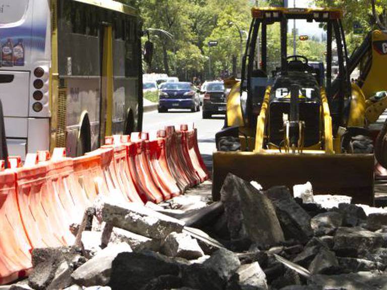 Autorizan continuar con obras de pavimentación en Paseo de la Reforma por Metrobús