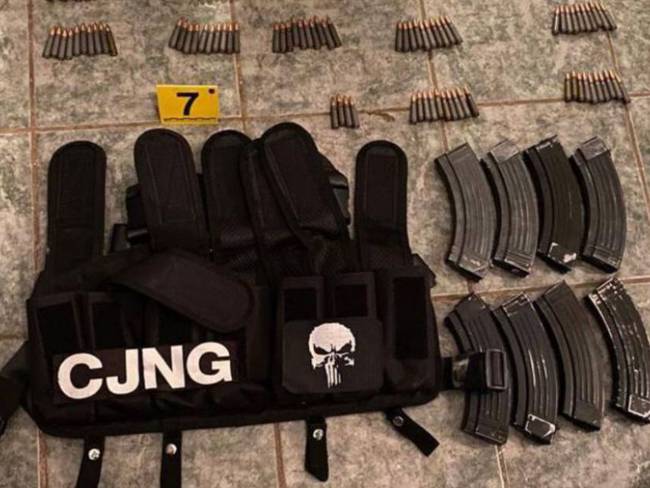 Detienen a presuntos integrantes del CJNG con un arsenal de armas