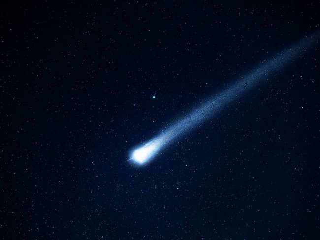 ¿Meteorito? Luz azul ilumina cielo de México en estados del centro |VIDEO