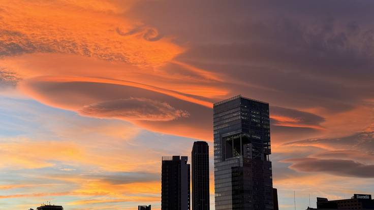 No son OVNIS; ¿Por qué se forman nubes lenticulares en CDMX? | FOTOS  