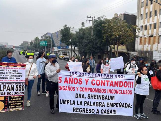 Damnificados del sismo del 19S bloquean Calzada de Tlalpan