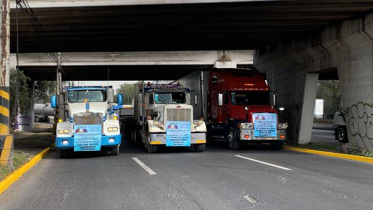 Transportistas desquician el tráfico en autopista México-Querétaro