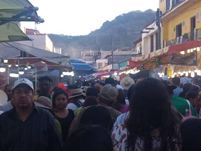 Se desmarca Cuauhtémoc Blanco del caos en el carnaval de Tepoztlán