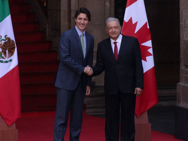 AMLO acuerda con Trudeau atención a inconformidades de empresas candienses
