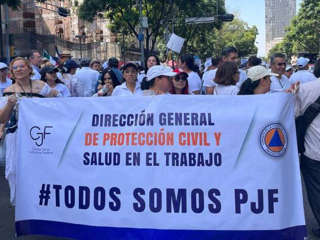 Marchan trabajadores del PJF en protesta por la eliminación de fideicomisos