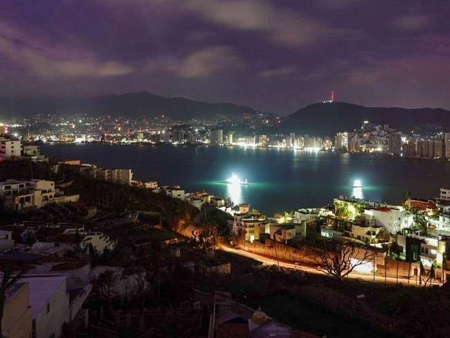 Restablece CFE 93% de luz por paso de Huracán Otis en Acapulco