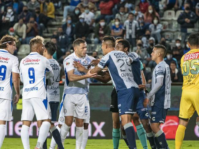 Pachuca y Cruz Azul decepcionan en la ida de las semifinales
