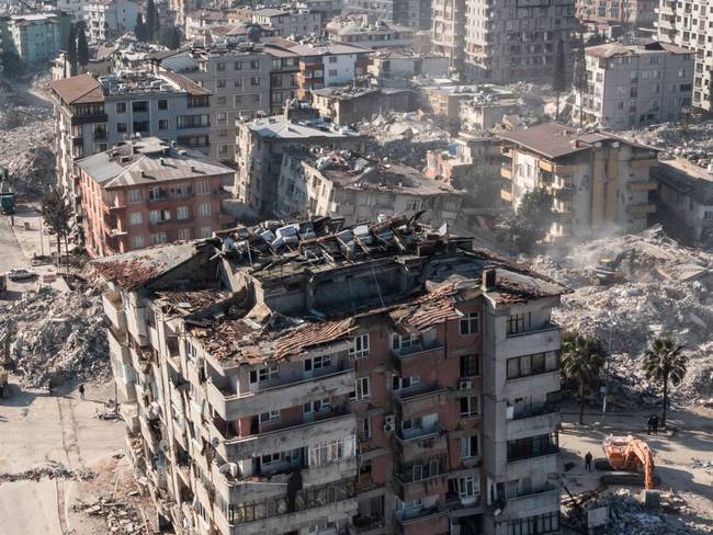 Suman 45 mil muertos por terremoto en Turquía y Siria