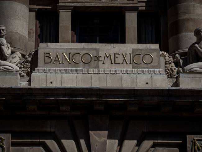Banxico eleva la tasa de interés y estima mayor inflación al cierre de 2022