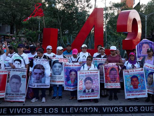 En caso Ayotzinapa sigue siendo el Estado; el PRI sigue en el Poder: Gibler
