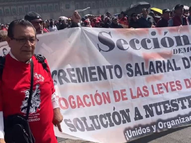 Maestros de la CNTE exigen aumento salarial en instalaciones de la SEP