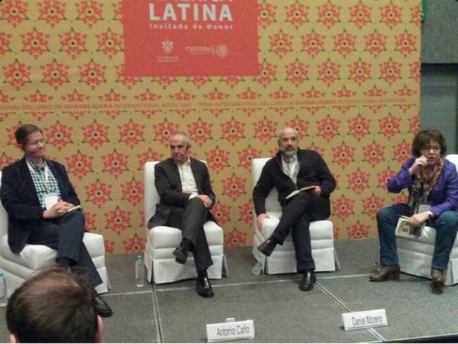 Tipo de lenguaje: el nuevo reto del periodismo; debaten Quintana, Moreno y Caño en la FIL