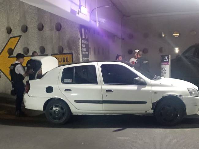 Reportan dos heridos durante balacera en estacionamiento del AICM