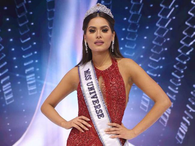 AMLO felicita a Andrea Meza por su corona en Miss Universo