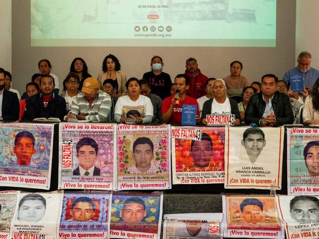 Piden padres de los 43 al Gobierno la entrega de documentos pendientes del Caso Ayotzinapa