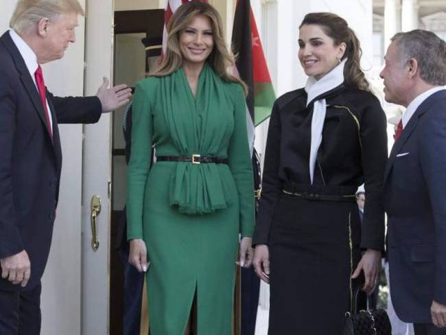 Rey de Jordania deja a Trump con la mano estirada