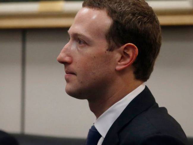 Mark Zuckerberg testifica y pide perdón ante el Congreso