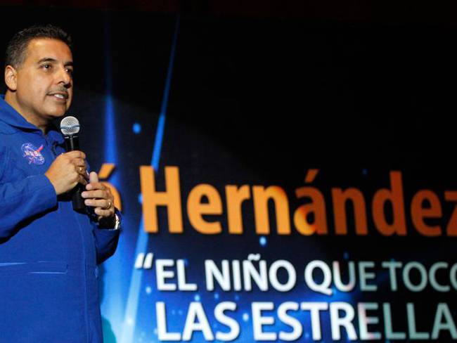 Jose Hernández Moreno presenta: &quot;El Niño que tocó las estrellas&quot;