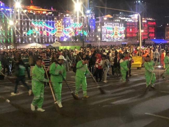 Fiestas patrias dejan 145 toneladas de basura en el Zócalo de la CDMX