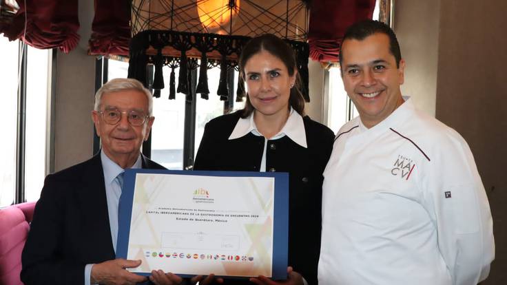 Real Academia Iberoamericana galardona a la comida queretana