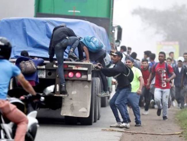Avanza nueva caravana migrante de Honduras hacia EU