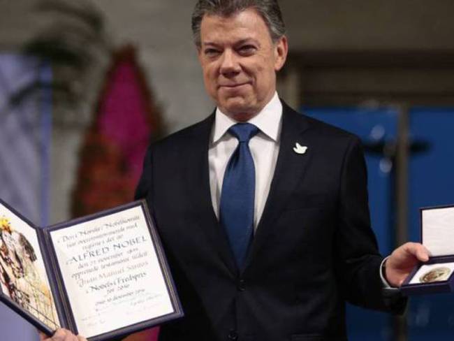 Juan Manuel Santos recibió el Nobel de la Paz y señaló que en Colombia la guerra terminó