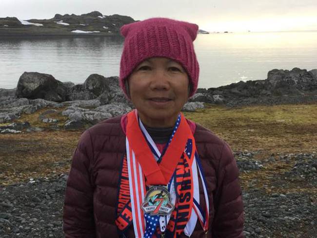 #AsíSopitas: Chau Smith corrió 7 maratones en 7 días ¡A sus 70 años!