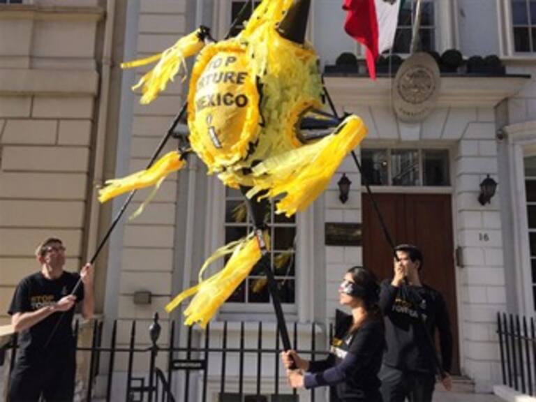 Protestan en Londres contra la tortura en México