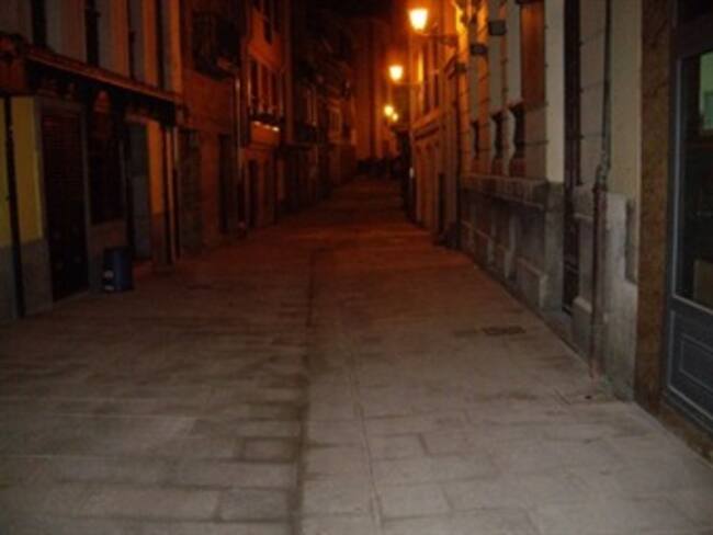 Temerosos latinoamericanos de caminar de noche por las calles