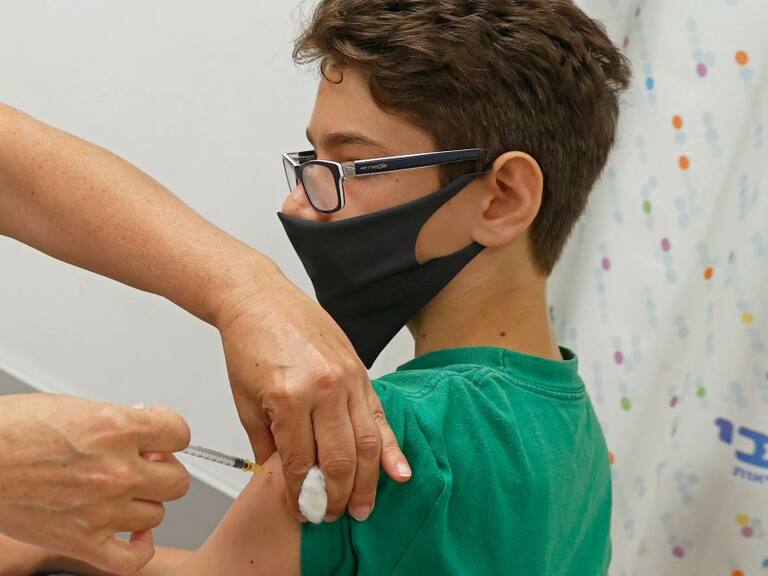 Sin fecha para vacunar a menores de edad contra COVID-19 en México