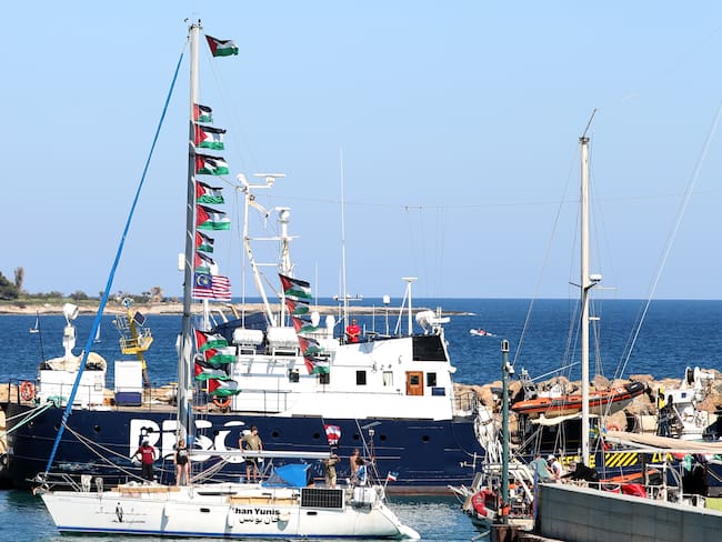 Israel asalta flotilla con ayuda para Gaza: detiene a 175 activistas y recrudece el rechazo mundial en su contra