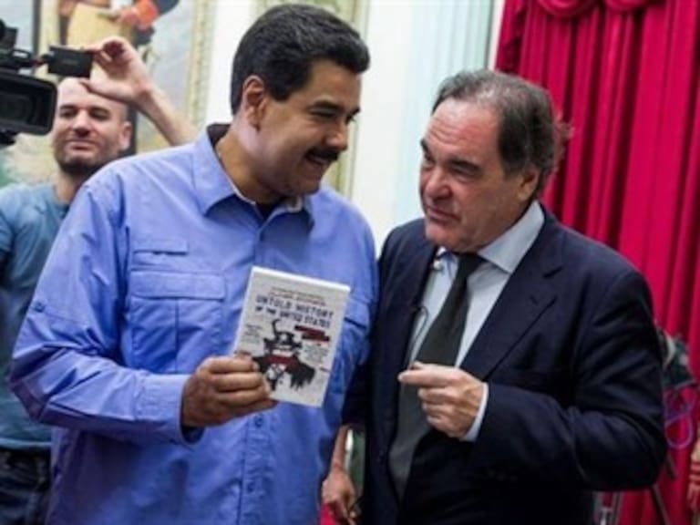 Oliver Stone visita a Maduro y recuerdan a Chávez