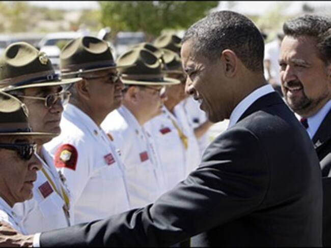 Saluda Obama a soldados y voluntarios en Día de Acción de Gracias