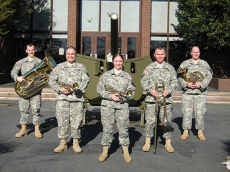 Cámara EU vota para revocar prohibición de gays en ejército