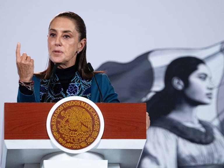 La presidenta Claudia Sheinbaum responde a su homólogo Donald Trump, señaló que México enfrenta la situación de vivir junto a un país con alto consumo de drogas y producción de armas.