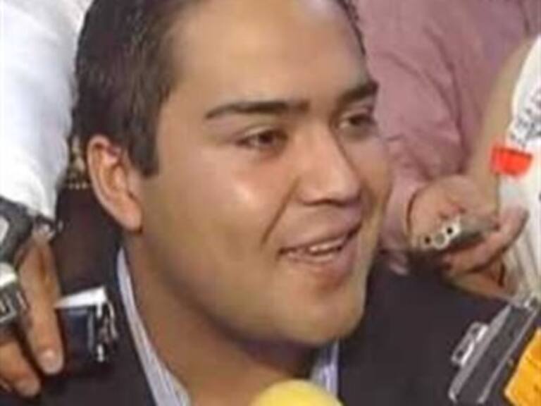 Sólo regañan al 'dipuhooligan' por romper vidrio