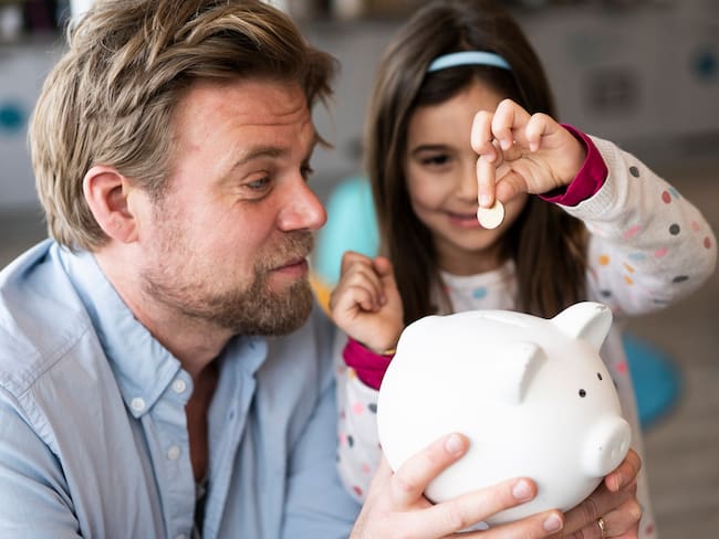 Educación financiera para niños: ¿cuándo enseñarles a gastar y ahorrar?