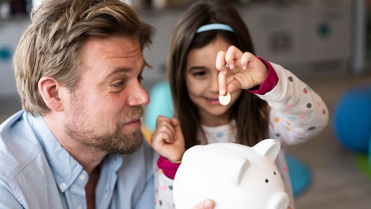 Educación financiera para niños: ¿cuándo enseñarles a gastar y ahorrar?