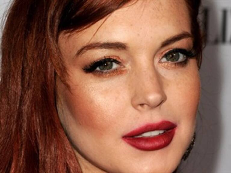 Dice padre de Lindsay Lohan que su hija trabaja como dama de compañía